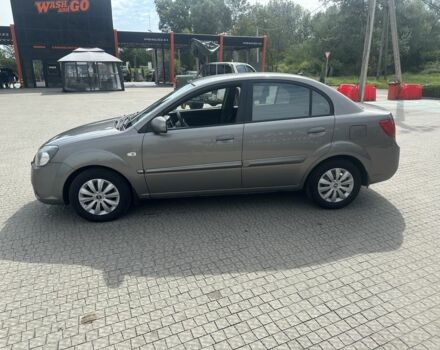 Сірий Кіа Ріо, об'ємом двигуна 1.4 л та пробігом 380 тис. км за 4510 $, фото 1 на Automoto.ua
