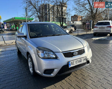 Серый Киа Рио, объемом двигателя 1.4 л и пробегом 138 тыс. км за 6000 $, фото 8 на Automoto.ua