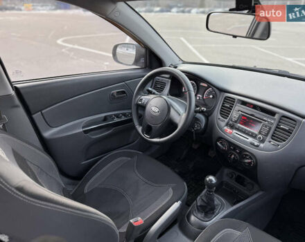 Серый Киа Рио, объемом двигателя 1.4 л и пробегом 180 тыс. км за 4699 $, фото 7 на Automoto.ua