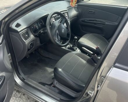 Сірий Кіа Ріо, об'ємом двигуна 1.4 л та пробігом 380 тис. км за 4510 $, фото 4 на Automoto.ua