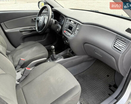 Серый Киа Рио, объемом двигателя 1.4 л и пробегом 172 тыс. км за 4950 $, фото 11 на Automoto.ua