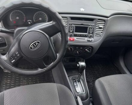 Серый Киа Рио, объемом двигателя 1.4 л и пробегом 135 тыс. км за 6999 $, фото 14 на Automoto.ua