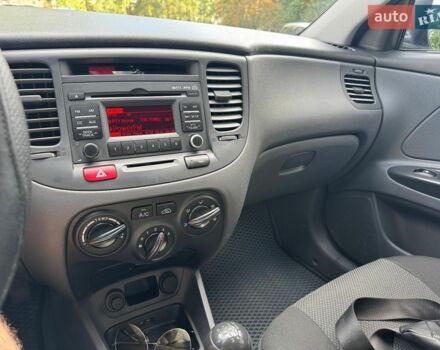 Сірий Кіа Ріо, об'ємом двигуна 1.4 л та пробігом 194 тис. км за 4999 $, фото 14 на Automoto.ua