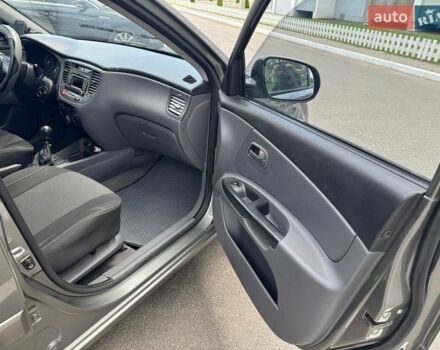 Серый Киа Рио, объемом двигателя 1.4 л и пробегом 195 тыс. км за 5250 $, фото 9 на Automoto.ua