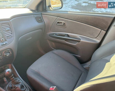 Серый Киа Рио, объемом двигателя 1.4 л и пробегом 138 тыс. км за 6000 $, фото 24 на Automoto.ua