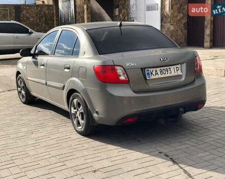 Серый Киа Рио, объемом двигателя 1.4 л и пробегом 120 тыс. км за 4999 $, фото 9 на Automoto.ua