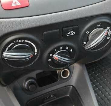 Сірий Кіа Ріо, об'ємом двигуна 1.4 л та пробігом 147 тис. км за 5500 $, фото 7 на Automoto.ua