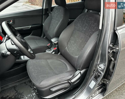 Сірий Кіа Ріо, об'ємом двигуна 1.6 л та пробігом 139 тис. км за 8500 $, фото 31 на Automoto.ua