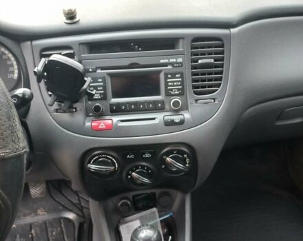 Серый Киа Рио, объемом двигателя 1.4 л и пробегом 197 тыс. км за 5700 $, фото 4 на Automoto.ua