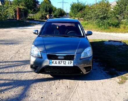 Серый Киа Рио, объемом двигателя 1.4 л и пробегом 235 тыс. км за 4000 $, фото 1 на Automoto.ua