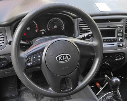 Сірий Кіа Ріо, об'ємом двигуна 1.4 л та пробігом 220 тис. км за 4800 $, фото 3 на Automoto.ua
