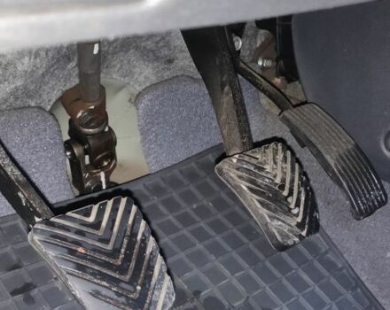 Сірий Кіа Ріо, об'ємом двигуна 1.4 л та пробігом 147 тис. км за 5500 $, фото 5 на Automoto.ua