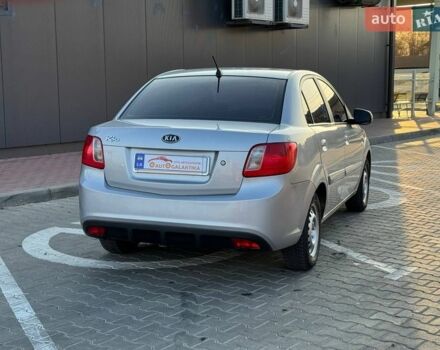 Сірий Кіа Ріо, об'ємом двигуна 1.4 л та пробігом 300 тис. км за 5500 $, фото 9 на Automoto.ua