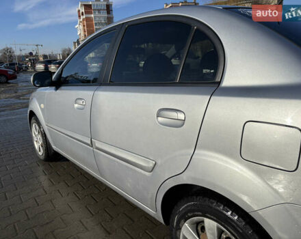 Серый Киа Рио, объемом двигателя 1.4 л и пробегом 138 тыс. км за 6000 $, фото 3 на Automoto.ua