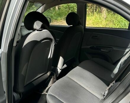 Сірий Кіа Ріо, об'ємом двигуна 1.4 л та пробігом 174 тис. км за 5900 $, фото 6 на Automoto.ua