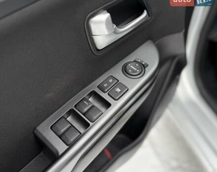 Серый Киа Рио, объемом двигателя 1.59 л и пробегом 180 тыс. км за 8950 $, фото 24 на Automoto.ua