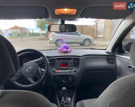 Серый Киа Рио, объемом двигателя 1.4 л и пробегом 120 тыс. км за 4999 $, фото 7 на Automoto.ua