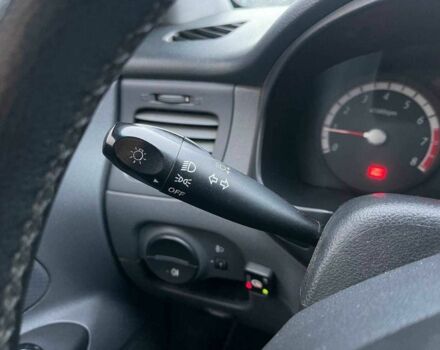 Серый Киа Рио, объемом двигателя 1.4 л и пробегом 168 тыс. км за 4590 $, фото 17 на Automoto.ua