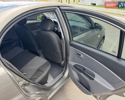 Серый Киа Рио, объемом двигателя 1.4 л и пробегом 195 тыс. км за 5250 $, фото 8 на Automoto.ua