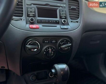 Серый Киа Рио, объемом двигателя 1.4 л и пробегом 135 тыс. км за 4999 $, фото 13 на Automoto.ua