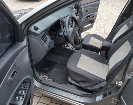 Серый Киа Рио, объемом двигателя 0 л и пробегом 183 тыс. км за 5900 $, фото 3 на Automoto.ua