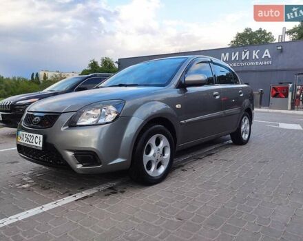 Серый Киа Рио, объемом двигателя 1.4 л и пробегом 226 тыс. км за 5200 $, фото 1 на Automoto.ua