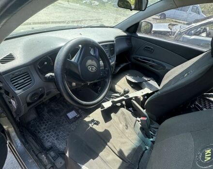 Серый Киа Рио, объемом двигателя 1.4 л и пробегом 244 тыс. км за 1499 $, фото 6 на Automoto.ua