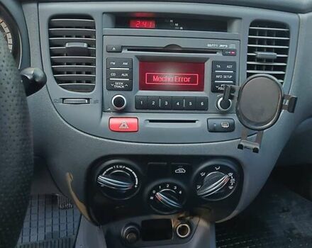 Сірий Кіа Ріо, об'ємом двигуна 1.4 л та пробігом 147 тис. км за 5500 $, фото 9 на Automoto.ua