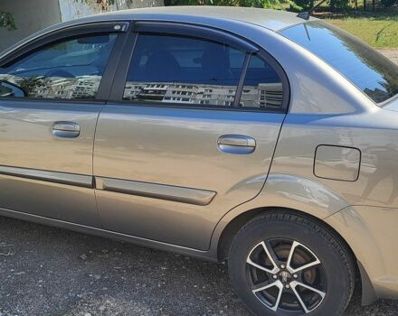 Серый Киа Рио, объемом двигателя 1.4 л и пробегом 90 тыс. км за 5000 $, фото 2 на Automoto.ua