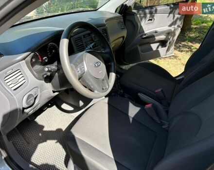 Сірий Кіа Ріо, об'ємом двигуна 1.4 л та пробігом 167 тис. км за 5500 $, фото 9 на Automoto.ua