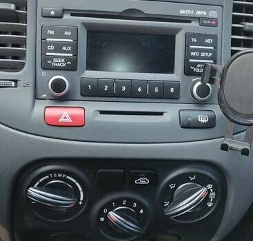 Сірий Кіа Ріо, об'ємом двигуна 1.4 л та пробігом 147 тис. км за 5500 $, фото 12 на Automoto.ua