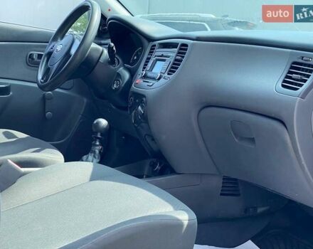 Серый Киа Рио, объемом двигателя 1.4 л и пробегом 80 тыс. км за 5000 $, фото 13 на Automoto.ua