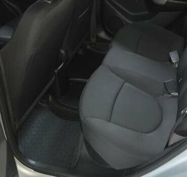 Серый Киа Рио, объемом двигателя 1.4 л и пробегом 140 тыс. км за 7200 $, фото 11 на Automoto.ua