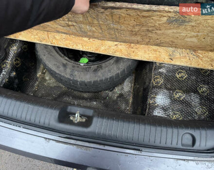 Серый Киа Рио, объемом двигателя 1.4 л и пробегом 250 тыс. км за 1950 $, фото 22 на Automoto.ua