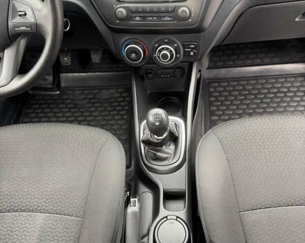 Серый Киа Рио, объемом двигателя 1.4 л и пробегом 82 тыс. км за 9200 $, фото 25 на Automoto.ua