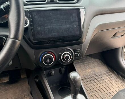 Серый Киа Рио, объемом двигателя 1.4 л и пробегом 190 тыс. км за 7300 $, фото 5 на Automoto.ua