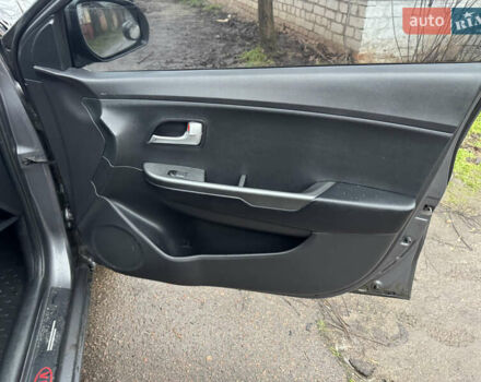 Серый Киа Рио, объемом двигателя 1.4 л и пробегом 250 тыс. км за 1950 $, фото 26 на Automoto.ua