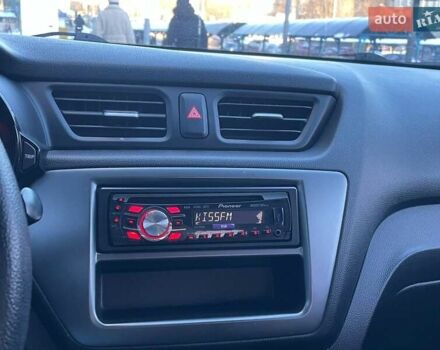 Серый Киа Рио, объемом двигателя 1.4 л и пробегом 68 тыс. км за 6700 $, фото 21 на Automoto.ua