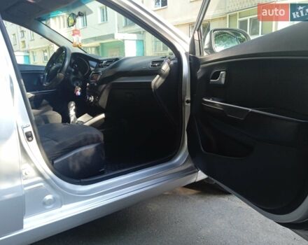 Серый Киа Рио, объемом двигателя 1.4 л и пробегом 200 тыс. км за 5300 $, фото 7 на Automoto.ua