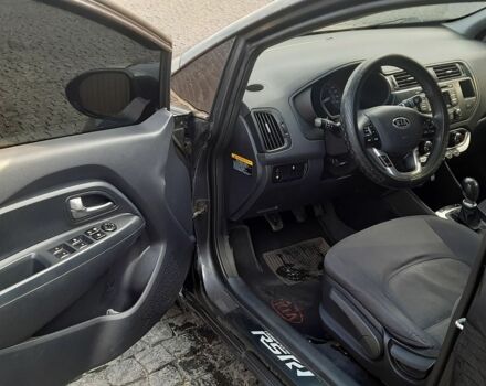 Серый Киа Рио, объемом двигателя 1.59 л и пробегом 250 тыс. км за 6500 $, фото 5 на Automoto.ua