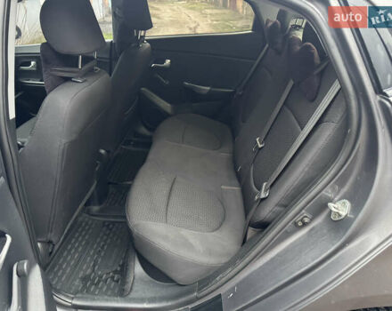 Серый Киа Рио, объемом двигателя 1.4 л и пробегом 250 тыс. км за 1950 $, фото 18 на Automoto.ua