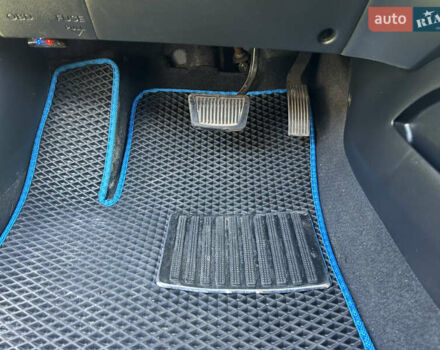 Серый Киа Рио, объемом двигателя 1.6 л и пробегом 250 тыс. км за 6999 $, фото 19 на Automoto.ua