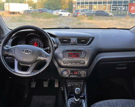 Серый Киа Рио, объемом двигателя 1.6 л и пробегом 300 тыс. км за 5300 $, фото 17 на Automoto.ua