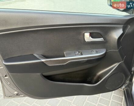 Серый Киа Рио, объемом двигателя 1.4 л и пробегом 147 тыс. км за 8550 $, фото 10 на Automoto.ua