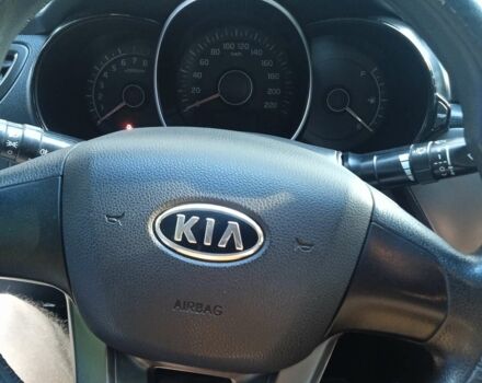 Серый Киа Рио, объемом двигателя 1.4 л и пробегом 200 тыс. км за 5300 $, фото 5 на Automoto.ua