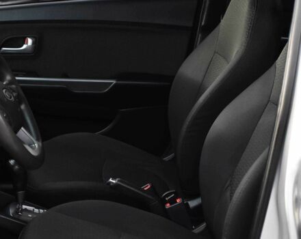 Сірий Кіа Ріо, об'ємом двигуна 1.4 л та пробігом 226 тис. км за 6999 $, фото 8 на Automoto.ua