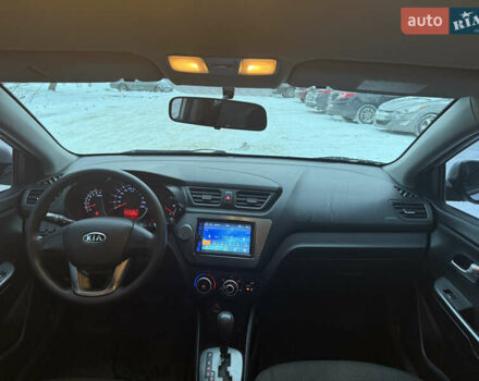 Серый Киа Рио, объемом двигателя 1.4 л и пробегом 130 тыс. км за 7450 $, фото 12 на Automoto.ua