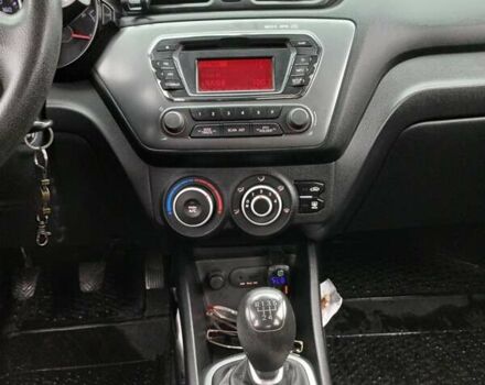 Серый Киа Рио, объемом двигателя 1.4 л и пробегом 155 тыс. км за 5600 $, фото 5 на Automoto.ua