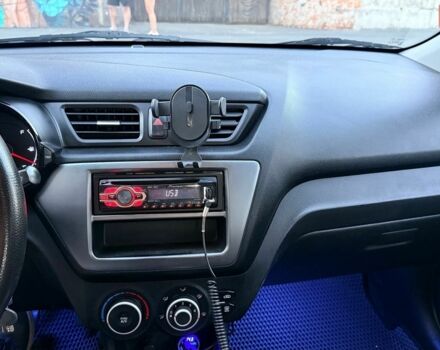 Серый Киа Рио, объемом двигателя 1.4 л и пробегом 230 тыс. км за 7000 $, фото 16 на Automoto.ua