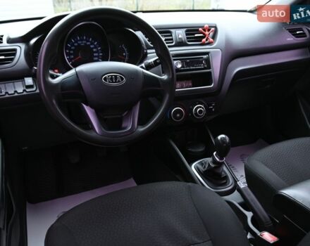 Серый Киа Рио, объемом двигателя 1.4 л и пробегом 247 тыс. км за 5800 $, фото 16 на Automoto.ua